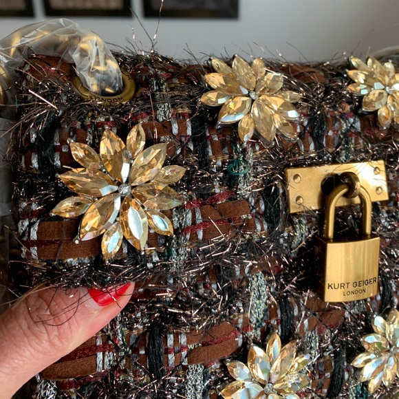 SOLD⛔️Authentic KURT GEIGER LONDON Tweed lock flowers crystal flap fringe Crosb - Picture 12 of 14